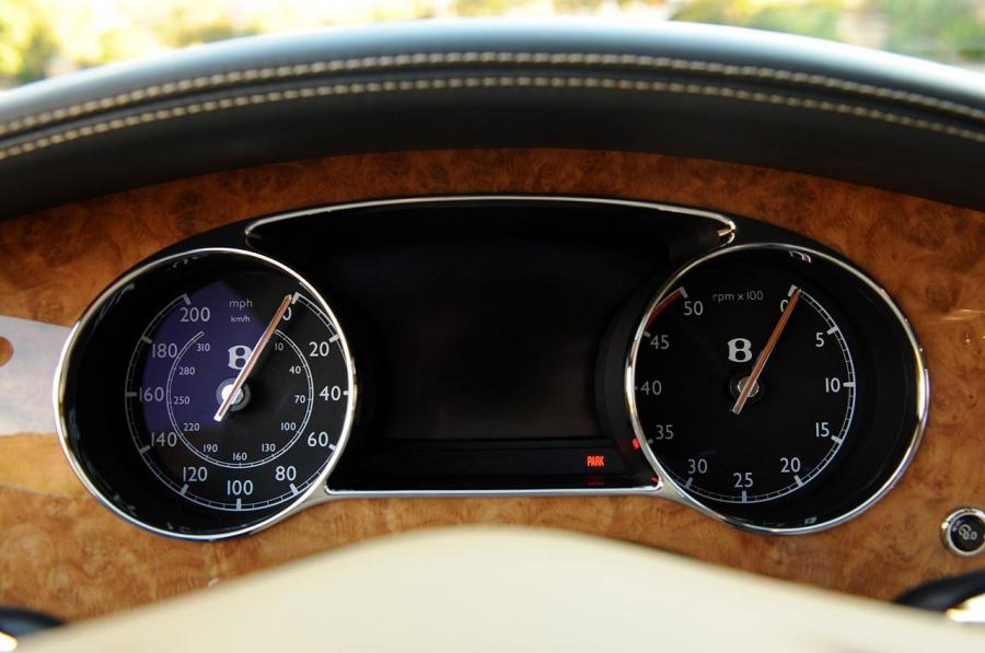  Bentley Mulsanne 2011 года  (фото 21 из 70)
